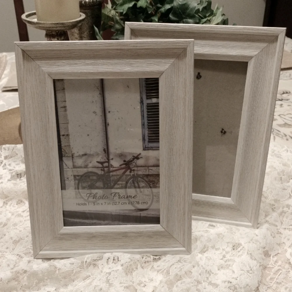 ⚜️ Whitewashed Photo Frame Set